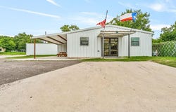 201 E Navarro Avenue, De Leon, TX 76444