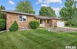 5117 WOODLAND Avenue, Davenport, IA 52807