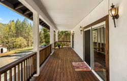2295 W Evans Creek Road, Rogue River, OR 97537