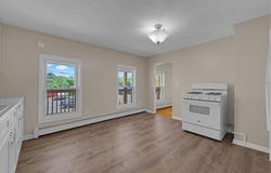 21 Pleasant St, Southbridge, MA 01550