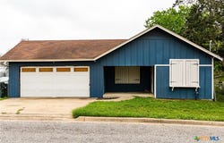 1515 Moulton Street, Shiner, TX 77984