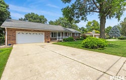 107 OAKLAND Avenue, Washington, IL 61571