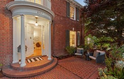 857 Paramount Rd, Oakland, CA 94610