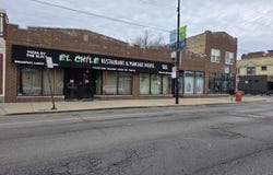3034 W Montrose Avenue, Chicago, IL 60618