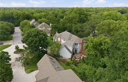 7505 El Monte Circle, Prairie Village, KS 66208