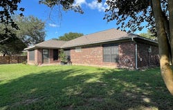 108 Douglas Drive, Bellville, TX 77418