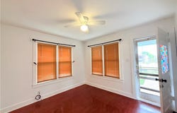 507 E Commons Street, Refugio, TX 78377