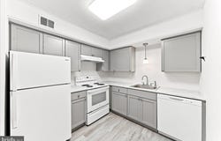5200 HILLTOP Drive, BROOKHAVEN, PA 19015