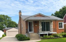 4616 W 97th Place, Oak Lawn, IL 60453