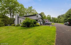 802 Forest Circle, Paupack, PA 18464