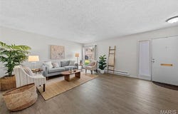 10026 Sakura Drive, St Louis, MO 63128