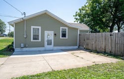 1421 N 4th Avenue E, Newton, IA 50208
