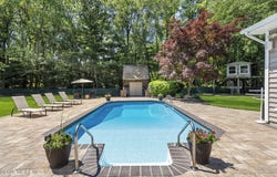 8 Garvey Drive, Monroe, NJ 08831