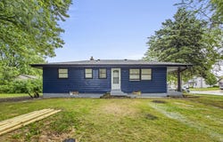 8632 Broadway Dr, Sturtevant, WI 53177
