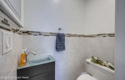 21 Middle Village Way, Tannersville, PA 18372