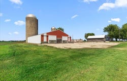 5306 Hillcrest Dr, Allenton, WI 53002