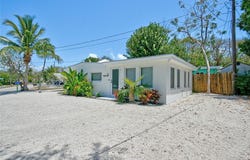 32 Pirates Dr, Key Largo, FL 33037