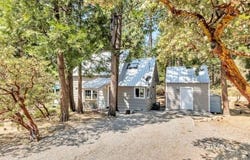 53125 Overlook DR, Idyllwild, CA 92549