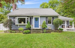 61 Pine Ridge Dr, Franklin, MA 02038