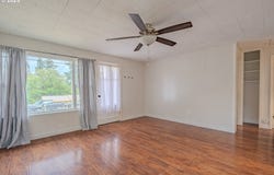 1520 E 16TH PL, Vancouver, WA 98661