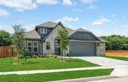 404 Chestnut Lane, Glenn Heights, TX 75154