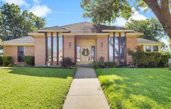 3630 Ridgewood Drive, Grand Prairie, TX 75052
