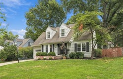 6827 Granada Lane, Prairie Village, KS 66208