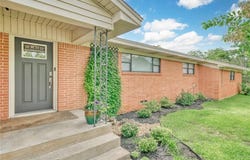 801 North Center Street, Franklin, TX 77856