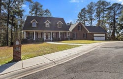6 Stonethrow Dr, LAUREL, MS 39440