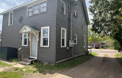 613-613 1/2 E Grand Avenue, Chippewa Falls, WI 54729