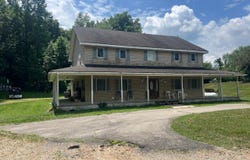 1862 E Elm Valley Road, Buchanan, MI 49107