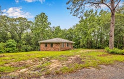 29 Summer Lane, Poplarville, MS 39470