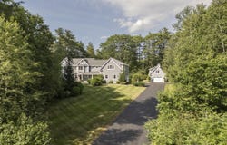 10 Paddock Way, Falmouth, ME 04105