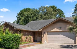 111 Laurelwood Ln., Conway, SC 29526