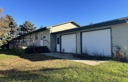 210 OAK Street, Ipswich, SD 57451