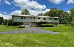 395 Hyannis Hills Drive, Tekonsha, MI 49092