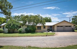 704 Live Oak St, Mason, TX 76856