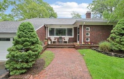 39 Chuckanutt Dr, Oakland Boro, NJ 07436-3015