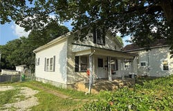 921 Trenton Avenue, Uhrichsville, OH 44683