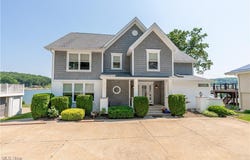 30 E Mohawk Drive, Malvern, OH 44644