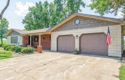 2813 230th St, Doon, IA 51235
