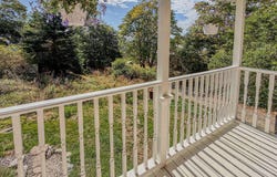 9 Cottage Lane, Stonington, ME 04681