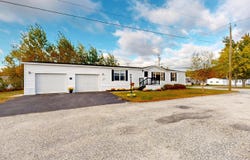1 Palm Drive, Norway, ME 04268