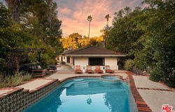 16644 Calneva Dr, Encino, CA 91436