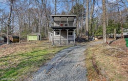 110 Maple Drive, Greentown, PA 18426