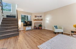 13 Cedar Ct, Raritan Twp., NJ 08822