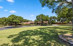 3315 Curry Road, Arlington, TX 76001