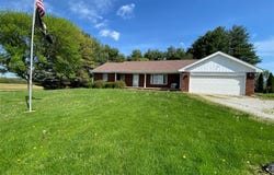 25127 N 16th Avenue, Nokomis, IL 62075
