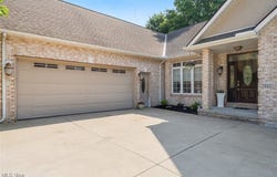 7661 Quail Hollow Drive, Seven Hills, OH 44131