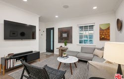 7244 Chicopee Ave, Lake Balboa, CA 91406